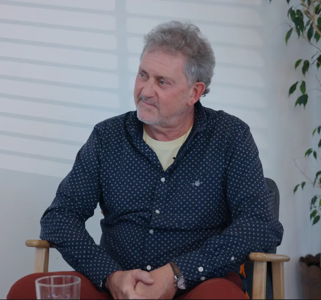 Extrait de podcast vidéo avec un intervenant filmé à Lausanne
